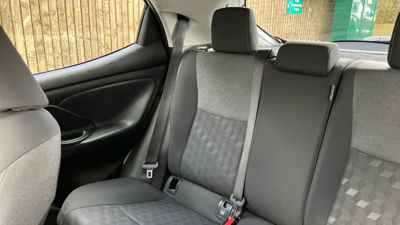 Toyota Yaris 1.5 Hybrid Design 5dr CVT Hybrid Hatchback